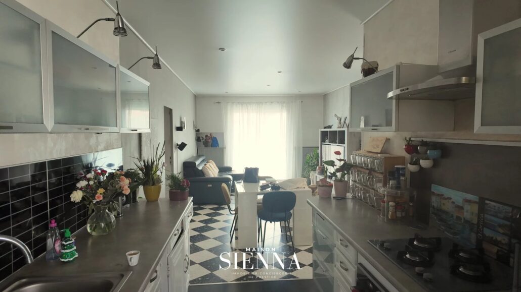 Appartement type maison de ville avec terrasse
